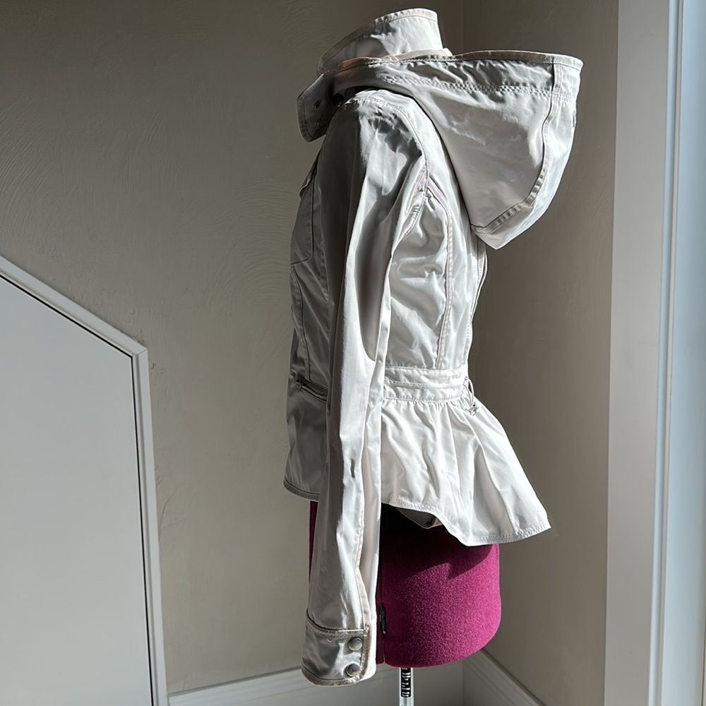 LULULEMON *RARE* Windbreaker w Removable Hood Off White Sz 4 * weatherproof
